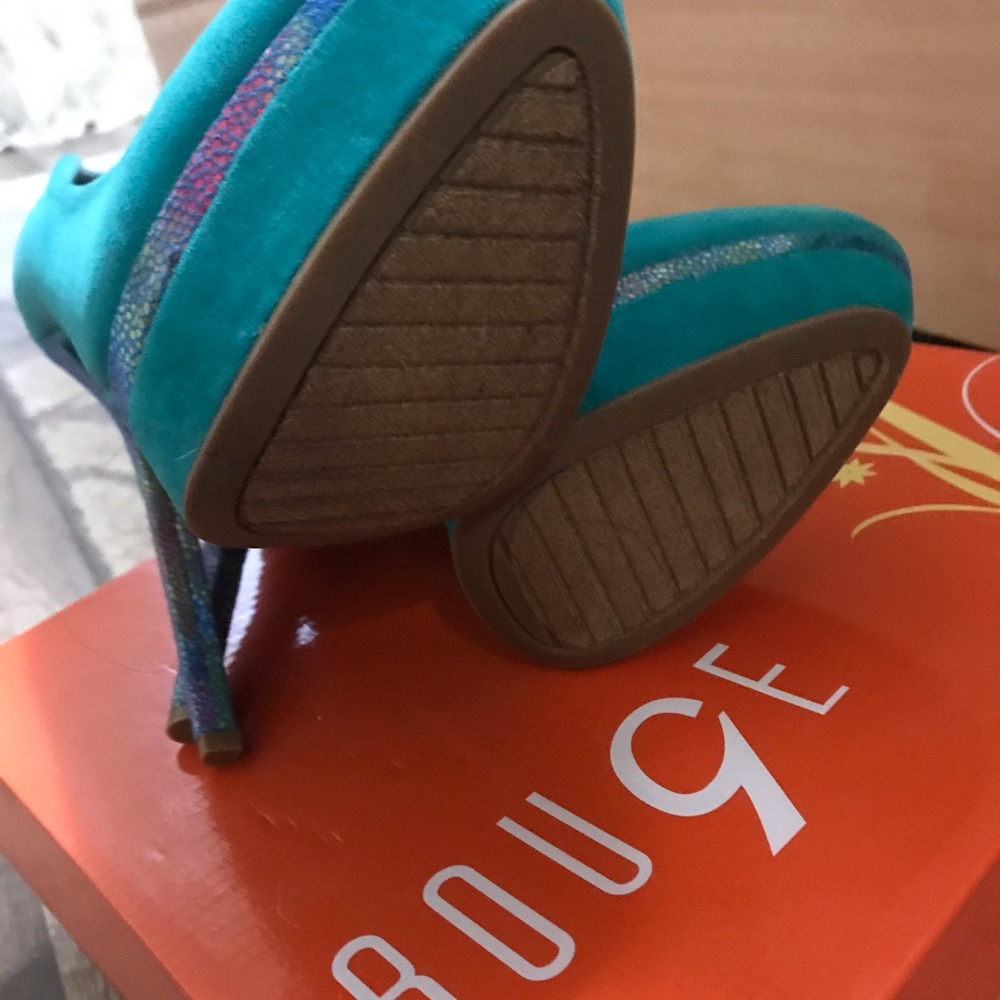 Suede pumps